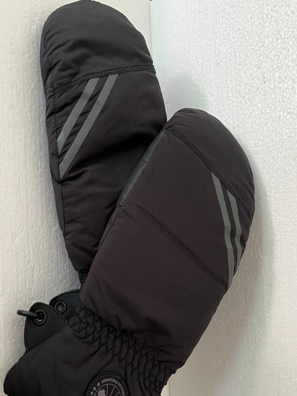 Womens Canada Goose Black Hybridge Mitts